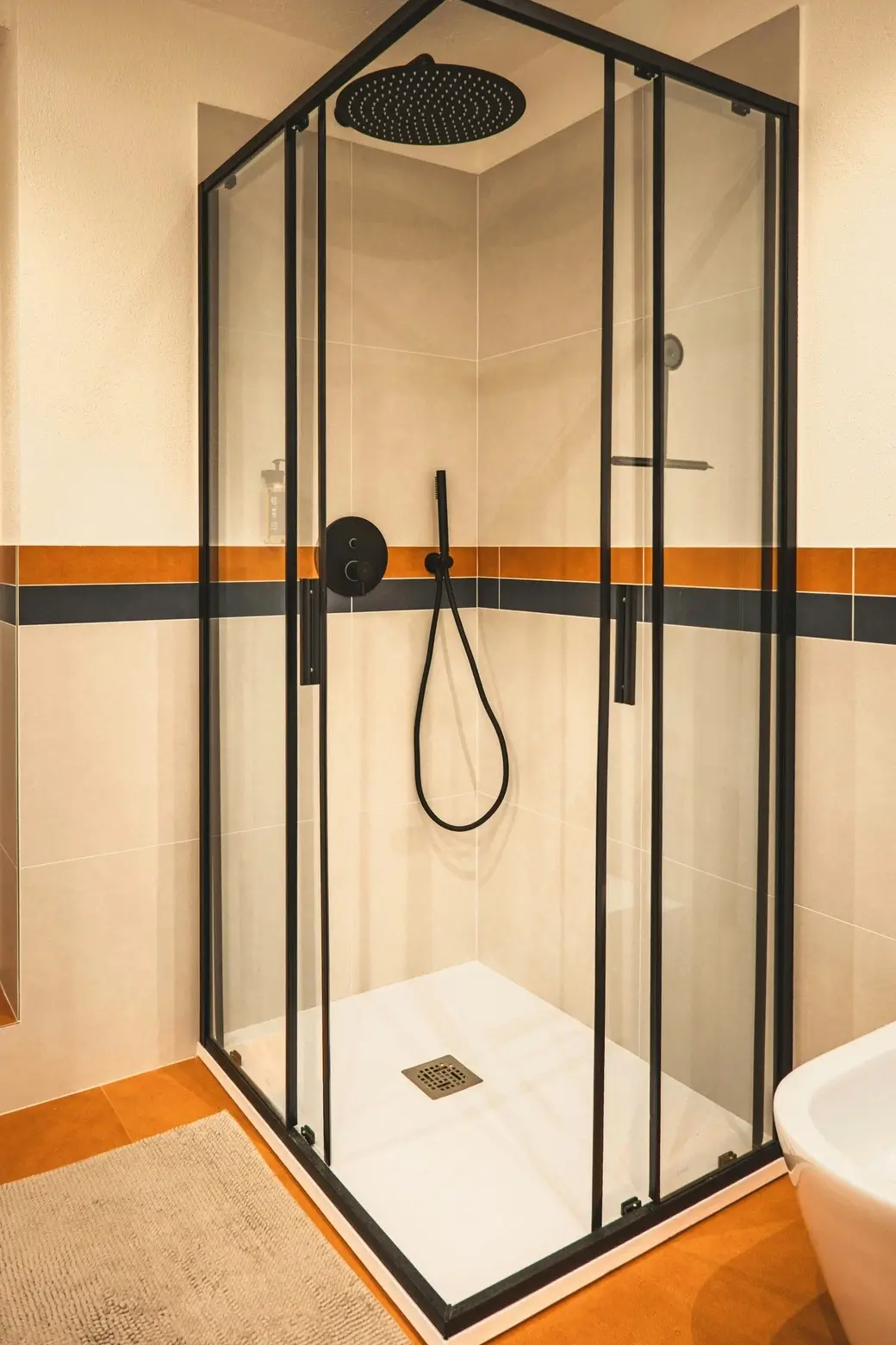 shower-stall-cleaning-Beverly-Hills-tile-cleaning